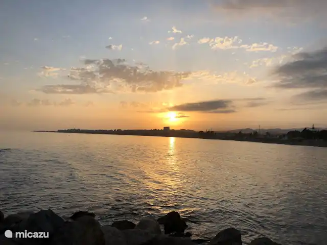 Puerto Blanco huren in Spanje, Costa del Sol, Caleta de Velez - appartement zonsondergang vanaf de pier