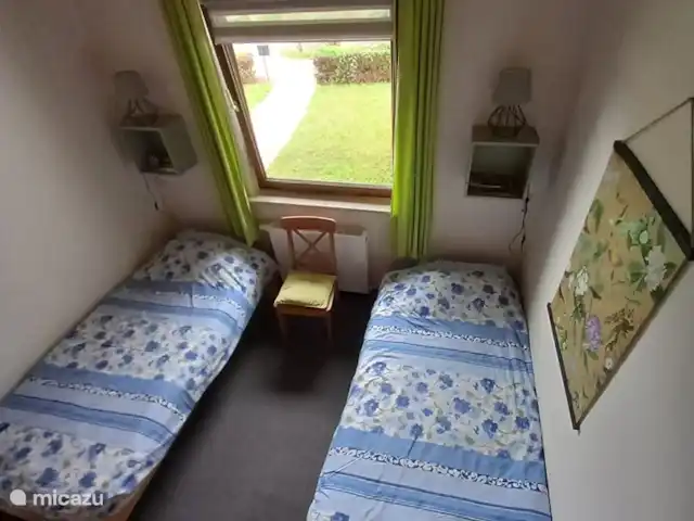 Location de Vacances Allemagne, Eifel, Wiesbaum, bungalow - 't Vosje Petite chambre pour deux personnes avec placard.