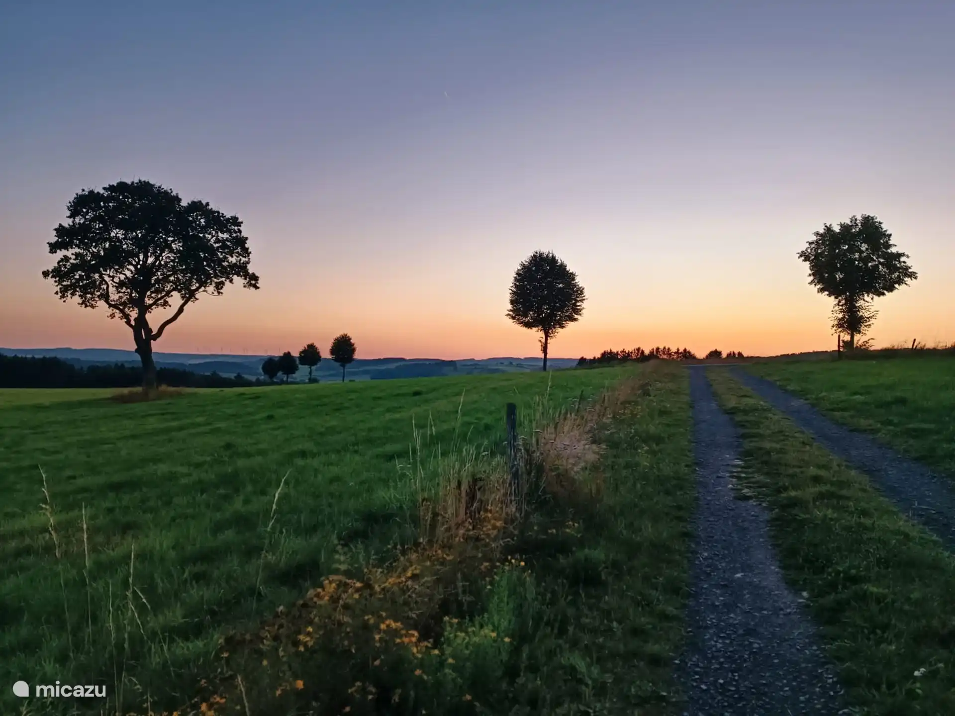 Sonnenuntergang in Wiesbaum, hinter dem Haus.

