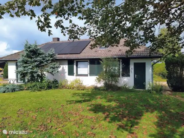 Location de Vacances Allemagne, Eifel, Wiesbaum, bungalow - 't Vosje Bungalow arrière avec pelouse.