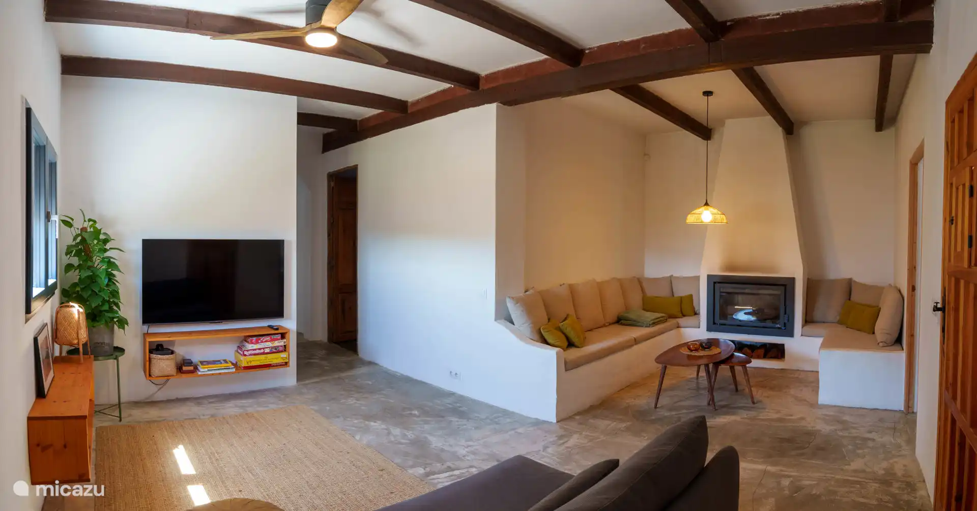 TV hoek en lounge gedeelte