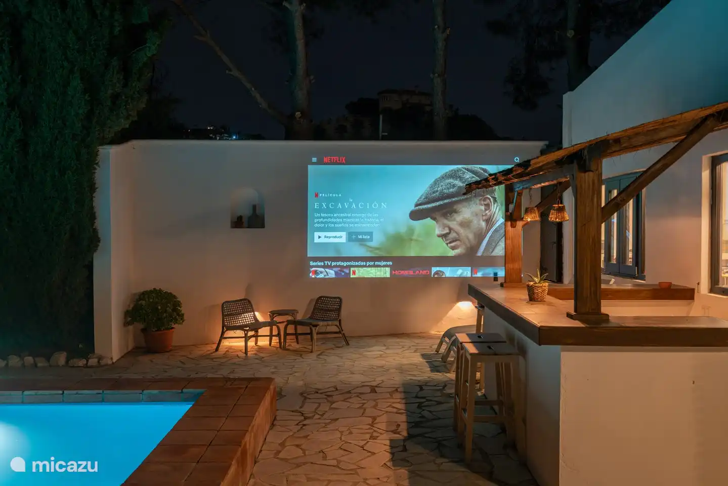 Sehen Sie sich Ihre Lieblingsserie mit dem Projektor an