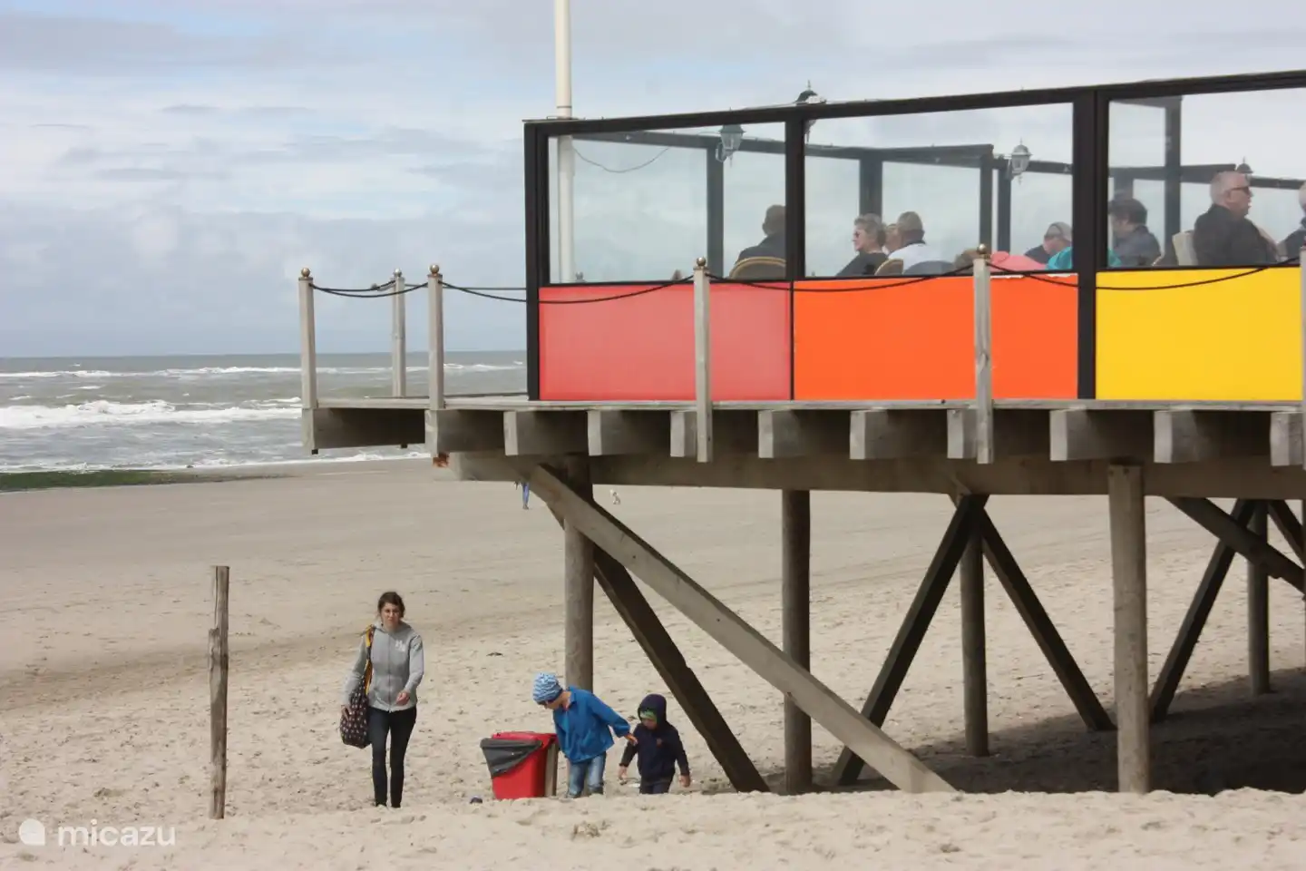 Beach pavilion De Toko near the village for a snack or a drink or a meal
