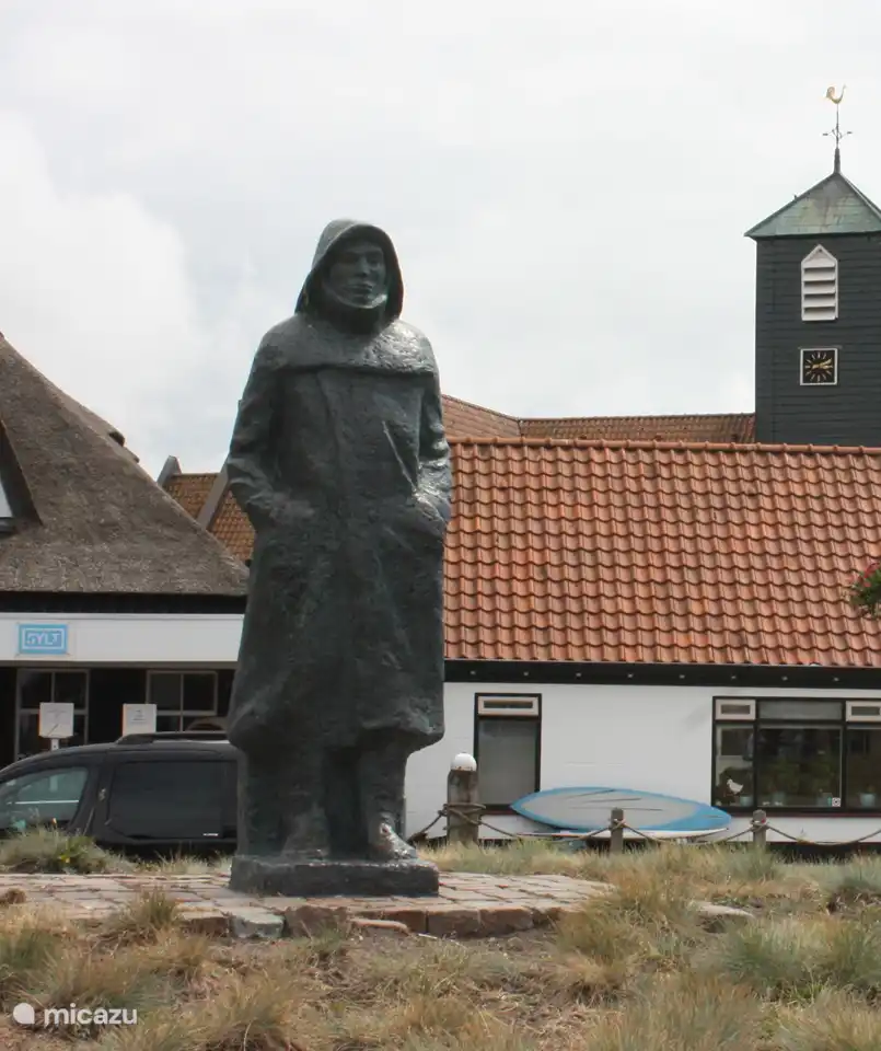 Statue the Fisherman