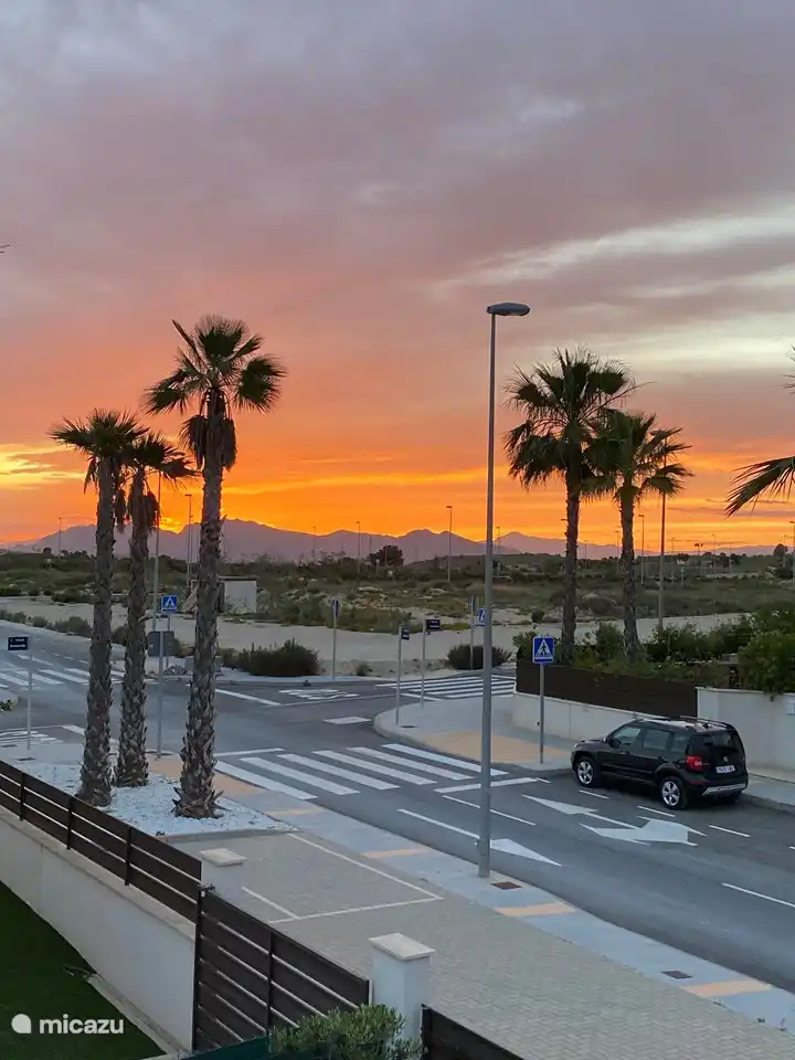 Zonsondergang vanaf het balkon