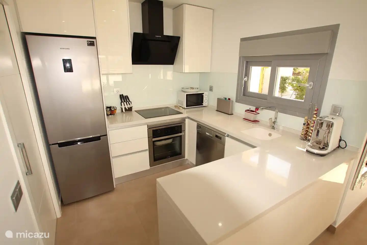 Volledig ingerichte keuken van alle gemakken voorzien.