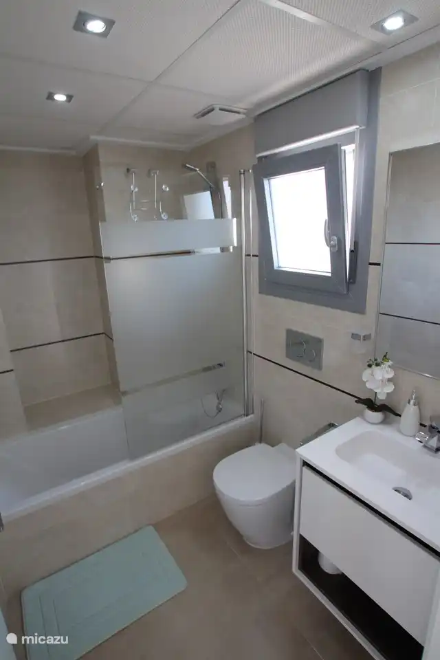 Badkamer 1 - 1e verdieping