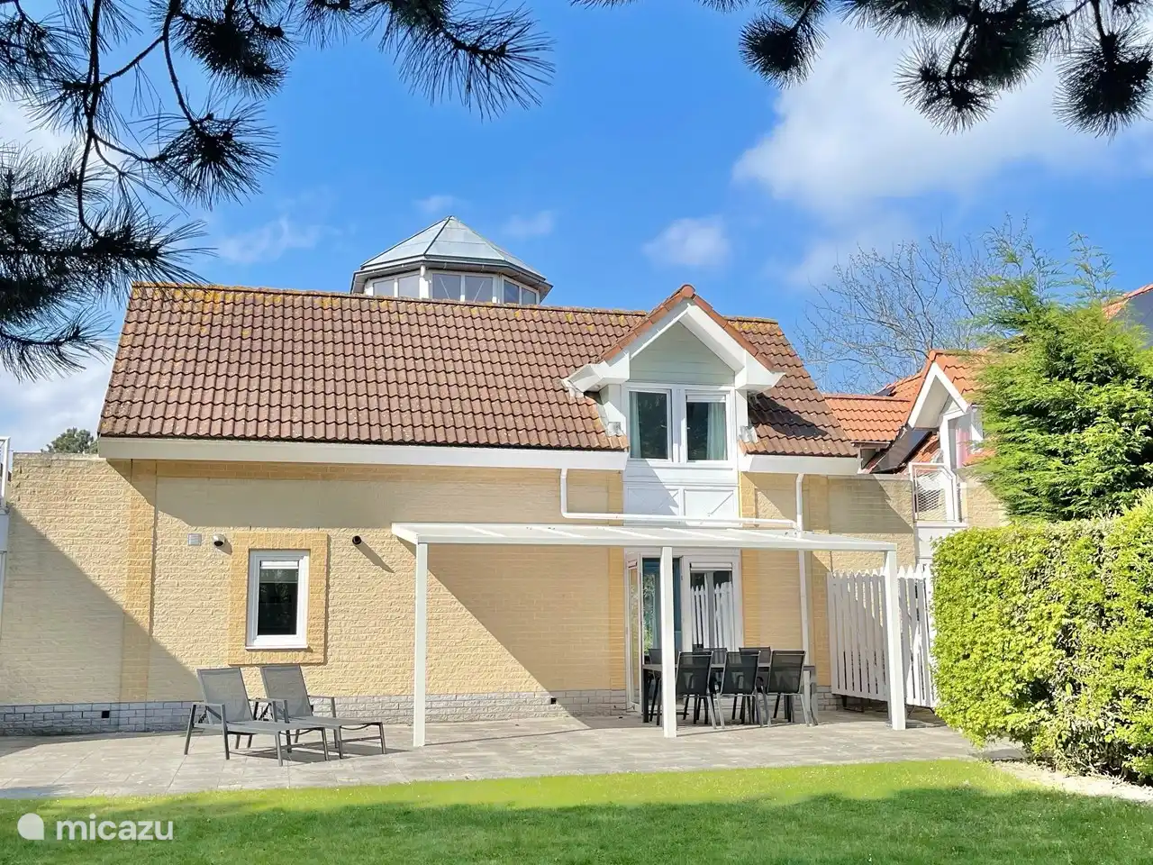 Garten mit schöner Veranda