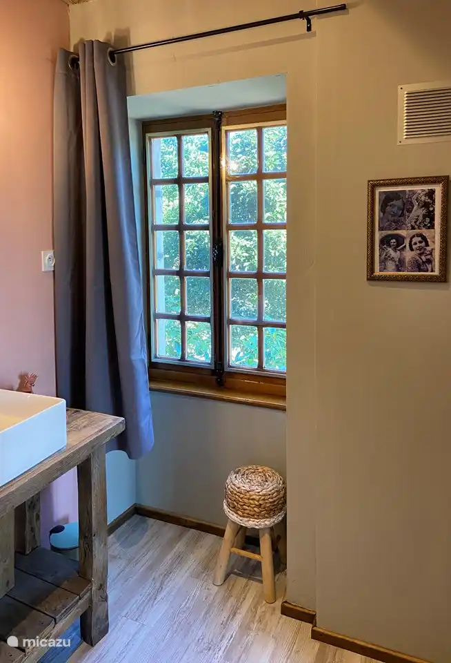 Blick in den Garten vom Badezimmer garden