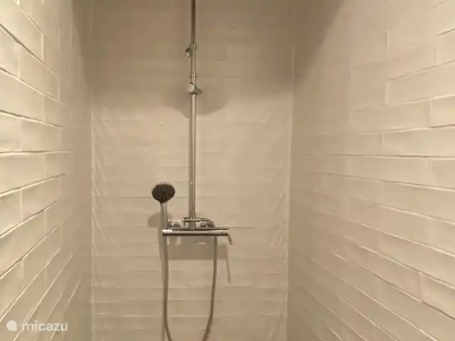 Le Plus Beau | France, Allier, Theneuille - maison de vacances La douche à l'italienne de la chambre familiale