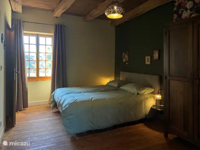 Le Plus Beau | France, Allier, Theneuille - maison de vacances Le lit double de la chambre familiale