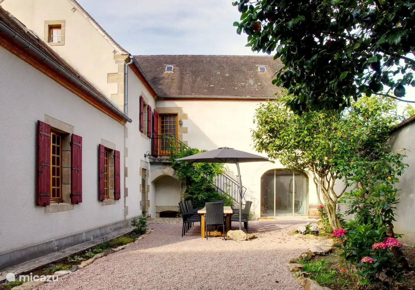 Terrasse neben dem Haus
