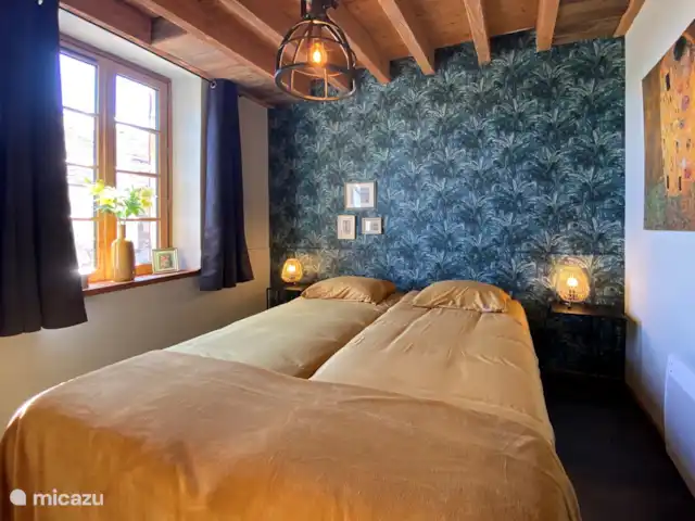Le Plus Beau | France, Allier, Theneuille - maison de vacances La chambre au rez-de-chaussée donnant sur les prairies