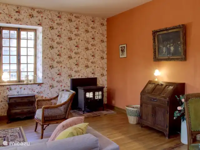Le Plus Beau | France, Allier, Theneuille - maison de vacances La salle TV/jeux avec bureau