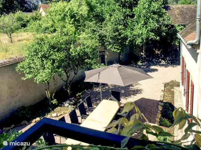Le Plus Beau | France, Allier, Theneuille - maison de vacances Vue de la terrasse depuis l'escalier extérieur