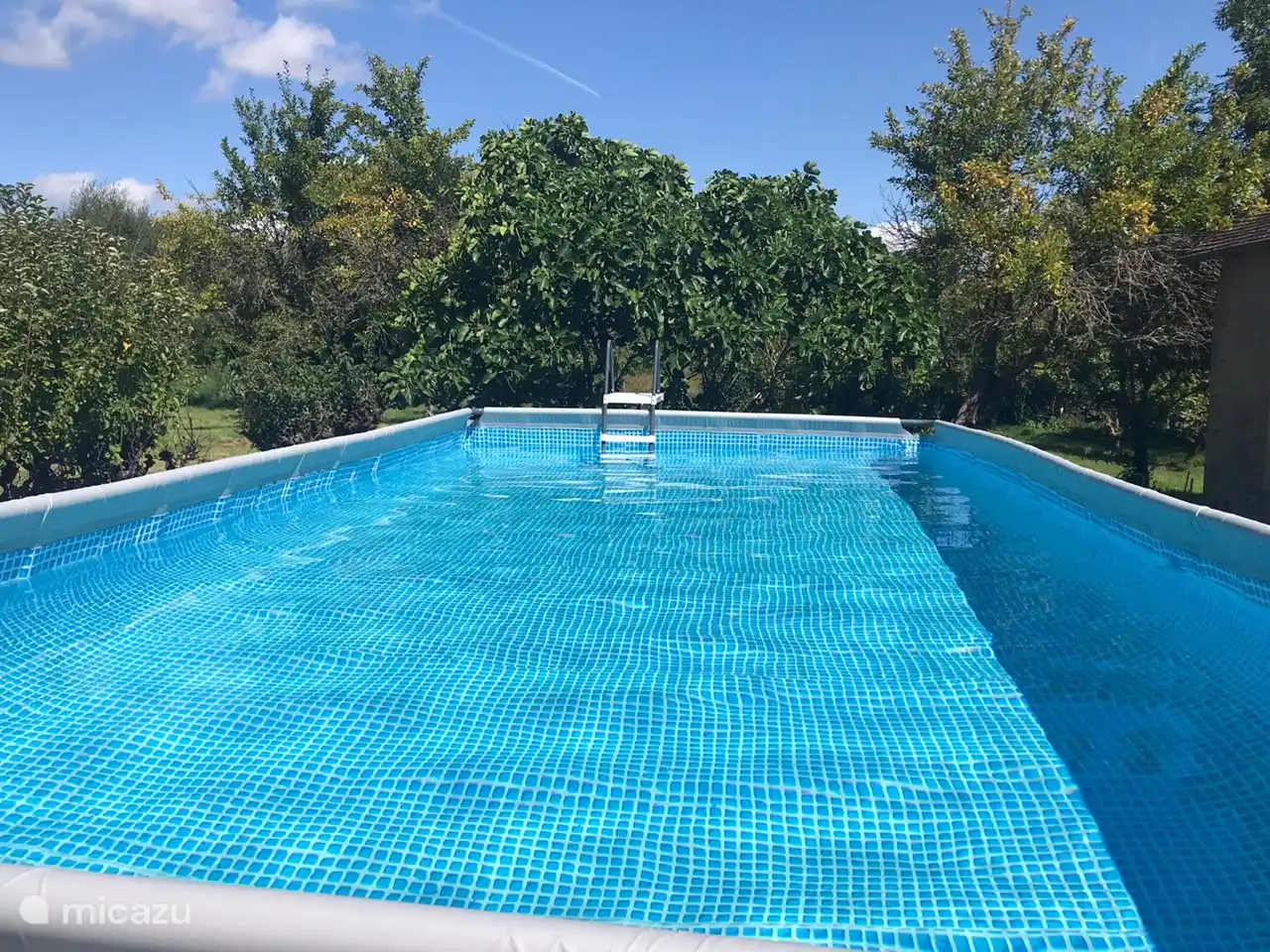 Das Schwimmbad ist fertig, 7m x 3,5m, 1,20m tief.