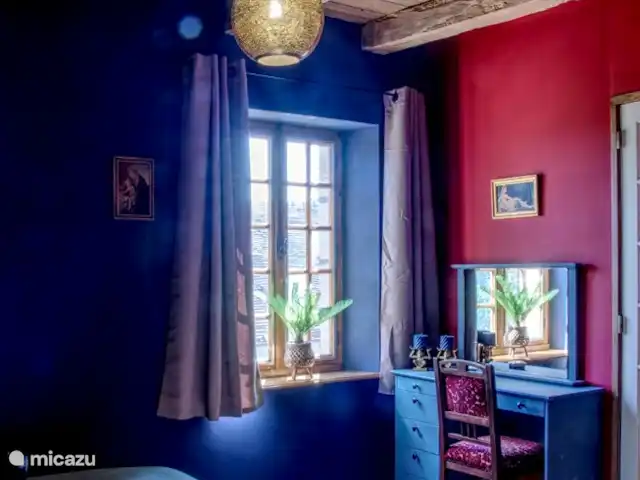 Le Plus Beau | France, Allier, Theneuille - maison de vacances Chambre au premier étage avec coiffeuse