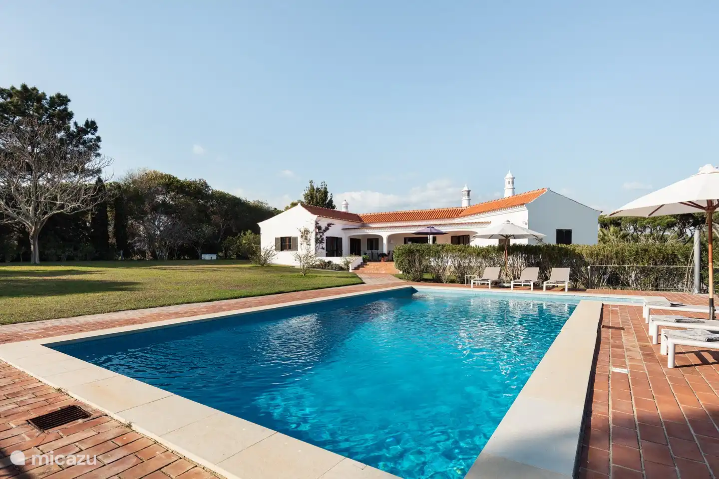Großer Pool mit Casa Figueiras