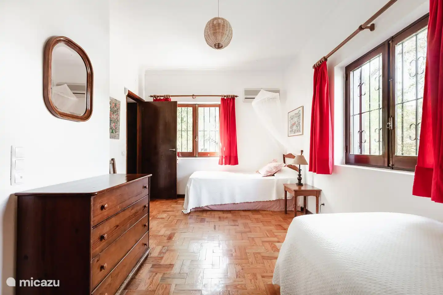 Schlafzimmer hinter der Küche mit Dusche/Waschbecken/WC