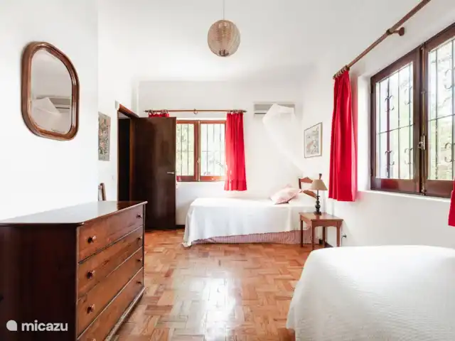 Casa Figueiras - proche de la plage | Portugal, Algarve, Vale do Garrão - villa Chambre derrière la cuisine avec douche/lavabo/WC