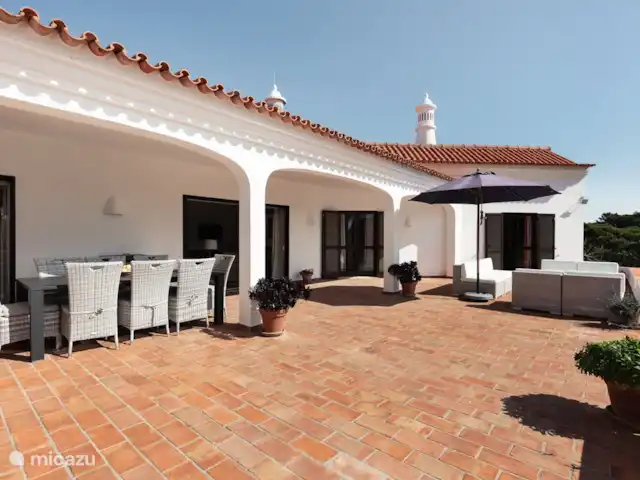 Casa Figueiras - proche de la plage | Portugal, Algarve, Vale do Garrão - villa Terrasse avec table à manger et ensemble salon