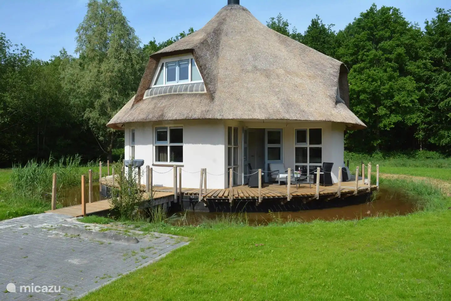 Rent Villa Sundial in Noordwolde, Friesland. Micazu