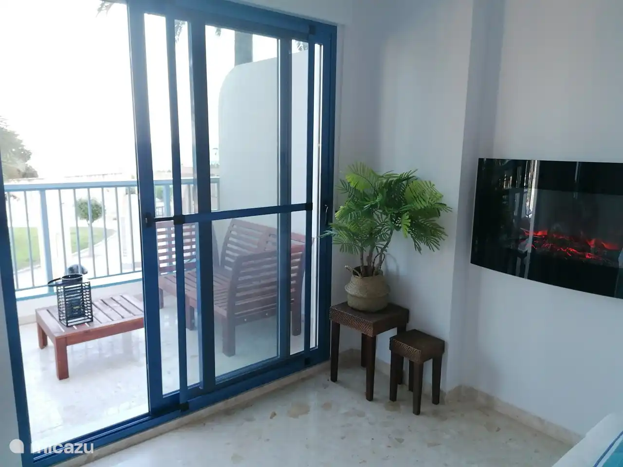 Am Morgen können Sie von Ihrem Bett auf die Terrasse gehen, um den Sonnenaufgang bei einer Tasse Kaffee oder Tee zu genießen.