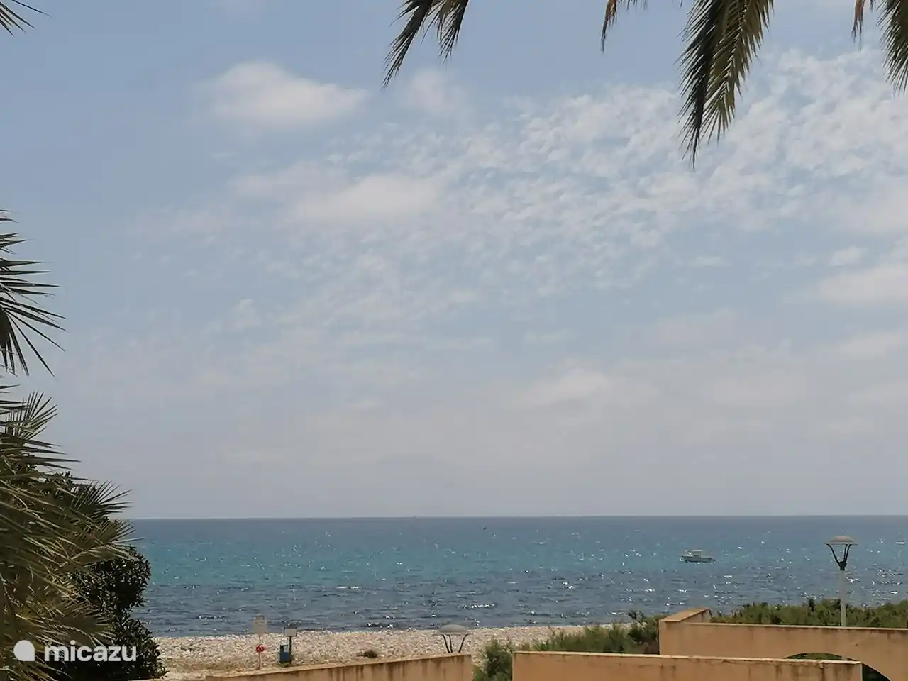 Wenn Sie nach rechts schauen, sehen Sie das offene Meer in Richtung Alicante