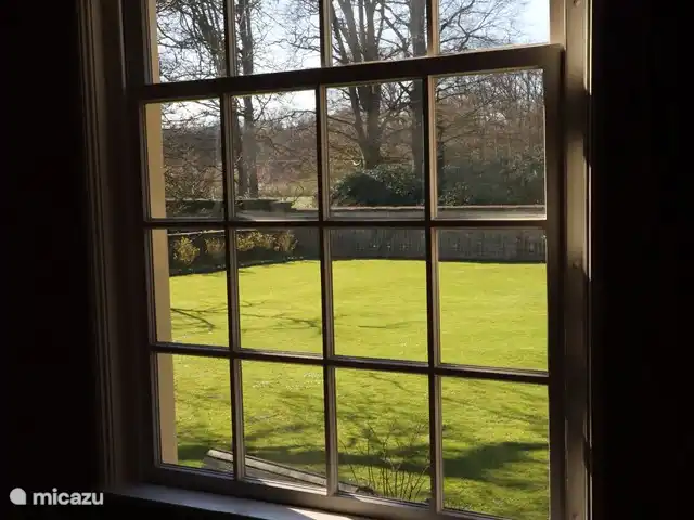 El establo de burros en Países Bajos, Güeldres, Lochem - casa vacacional Vista al jardín.