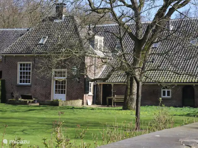 El establo de burros en Países Bajos, Güeldres, Lochem - casa vacacional Trasero con el jardín