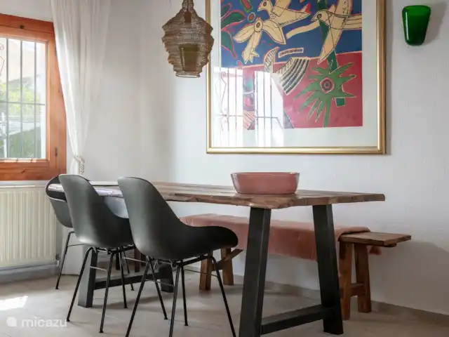 Maison de Viña | Espagne, Costa Blanca, Jávea - villa Salle à manger à l’intérieur, adjacente au salon et à la cuisine.