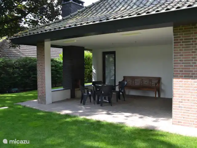 Cuerno de violinista en Países Bajos, Holanda del Norte, Hoorn - casa vacacional porche con chimenea exterior