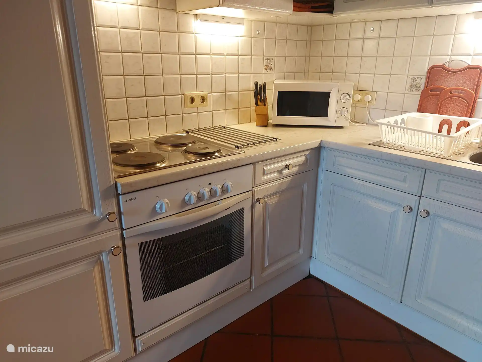 Cocinar, hornear, todo es posible. Incluso hay un horno microondas.