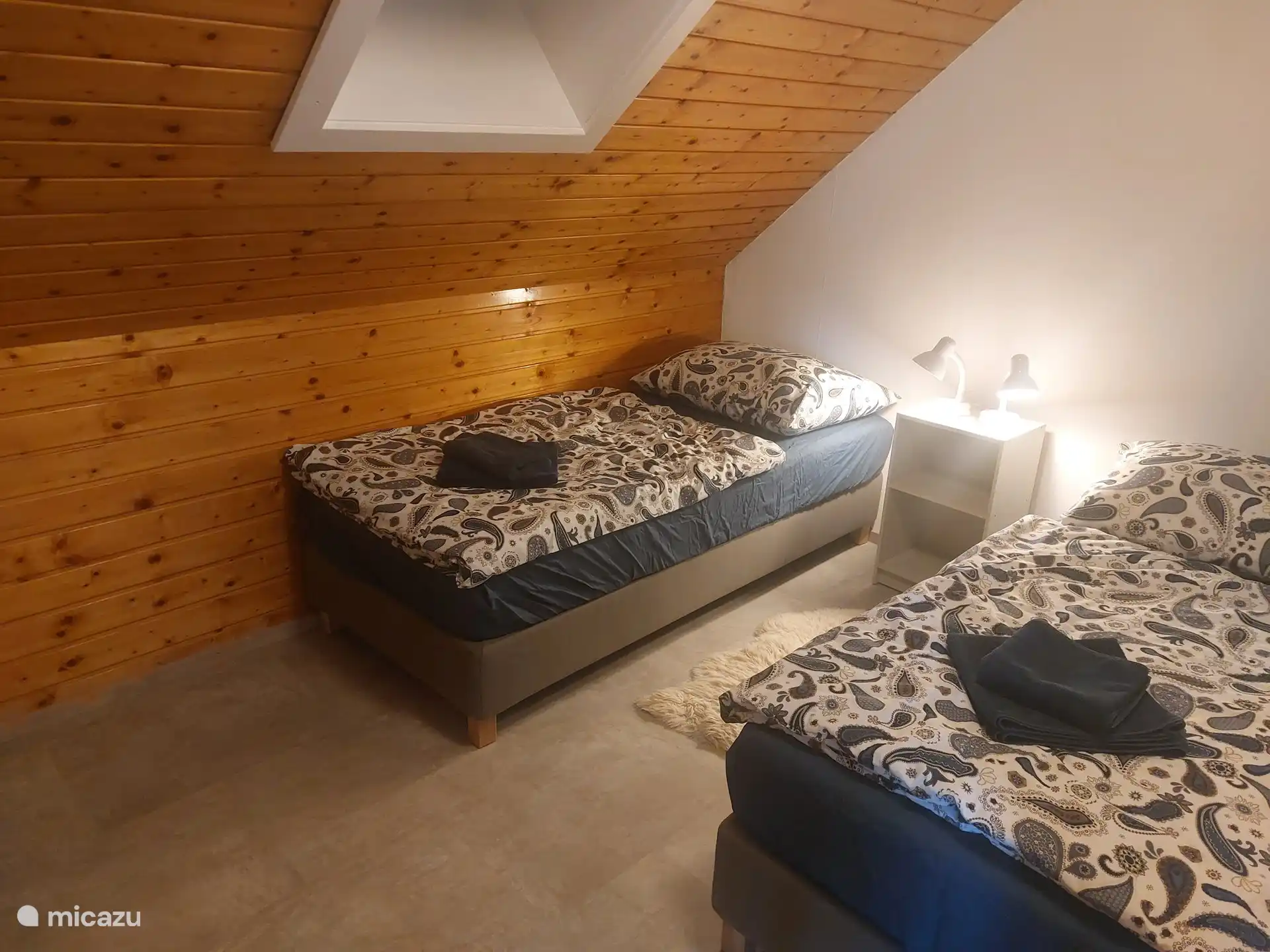 Habitación doble con aire acondicionado
