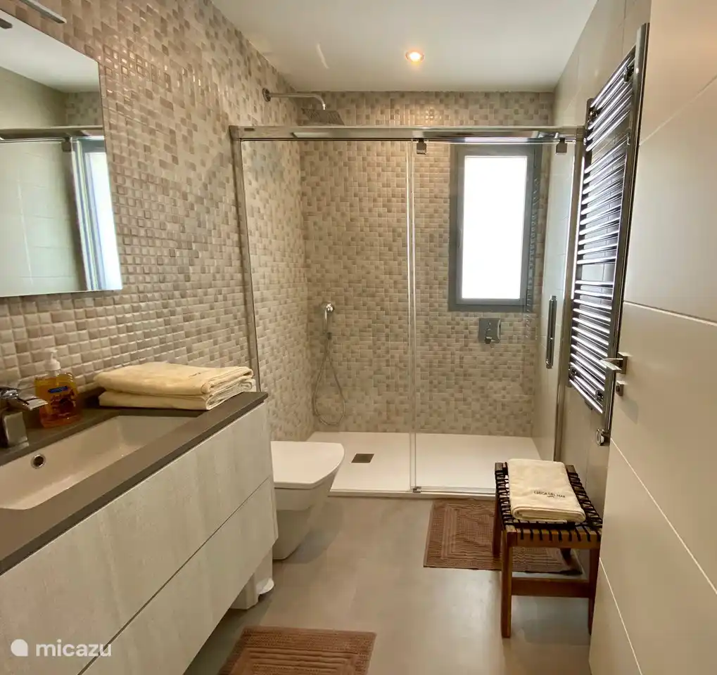 Chica Del Mar - Badezimmer für Schlafzimmer 2 & 3