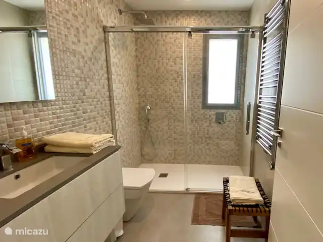 Chica Del Mar huren in Spanje, Costa Blanca, Benissa - villa Chica Del Mar -  badkamer voor slaapkamer 2 & 3
