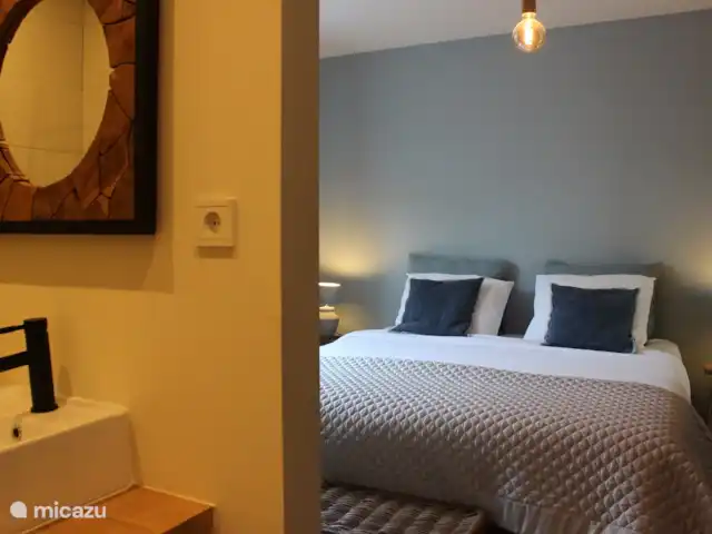 'De Oester' de Zuidhoek 5 | Pays-Bas, Zélande, Renesse - maison de vacances Belle chambre très spacieuse avec salle de bain attenante au rez-de-chaussée! merveilleusement grand lit jumeau. (chambre n°1)