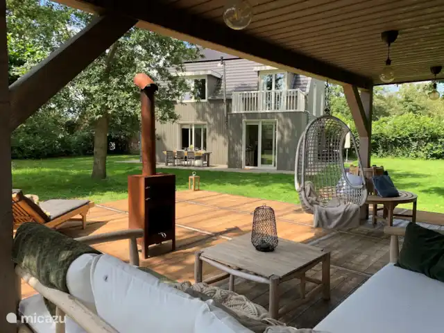 'De Oester' de Zuidhoek 5 | Pays-Bas, Zélande, Renesse - maison de vacances Belle véranda avec foyer extérieur et four à pizza
