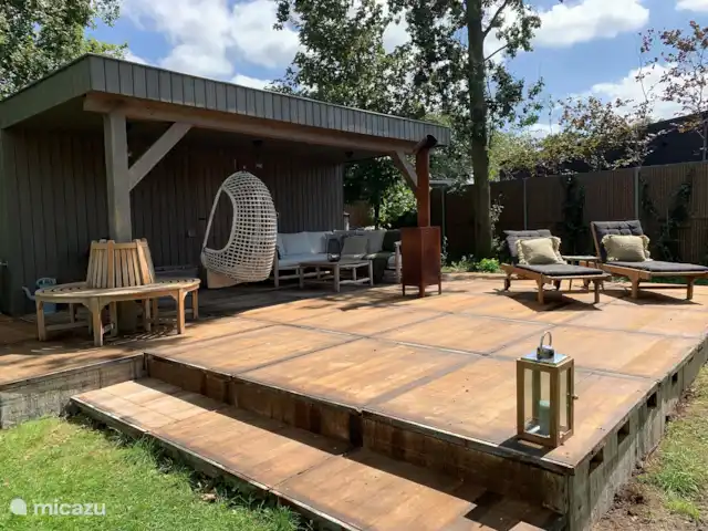 'De Oester' de Zuidhoek 5 | Pays-Bas, Zélande, Renesse - maison de vacances Le jardin offre beaucoup d’intimité et est entièrement clôturé, ici les enfants peuvent jouer à merveille, il y a aussi une aire de jeux commune sur le petit parc de bungalows.