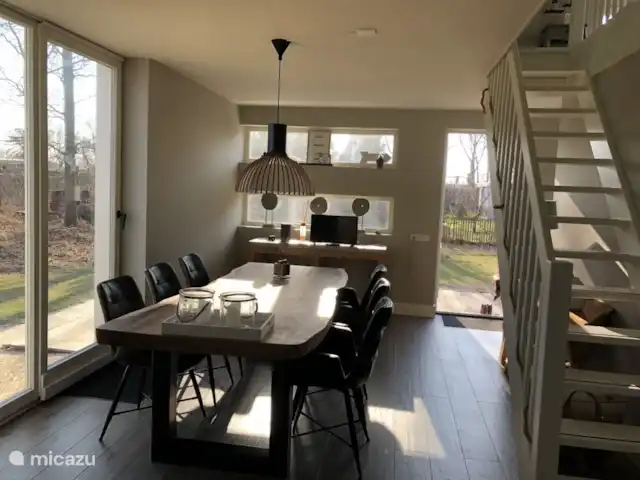 'De Oester' de Zuidhoek 5 | Pays-Bas, Zélande, Renesse - maison de vacances Belle salle à manger avec une grande table et des chaises confortables pour de longs repas