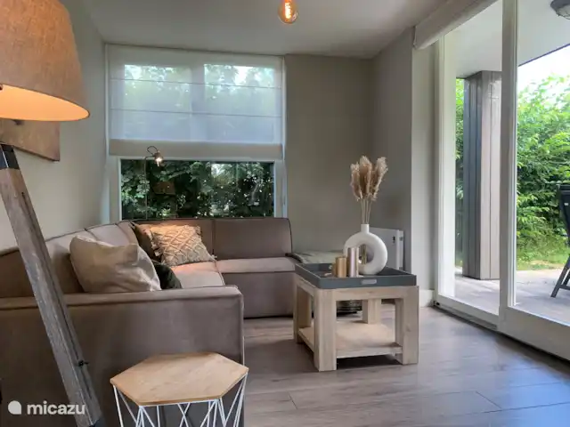 'De Oester' de Zuidhoek 5 | Pays-Bas, Zélande, Renesse - maison de vacances Beau salon avec télévision connectée et de jolis canapés de salon !