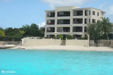 Vakantiehuis Bonaire, Bonaire, Belnem appartement Bellevue 9 Strandzijde gebouw