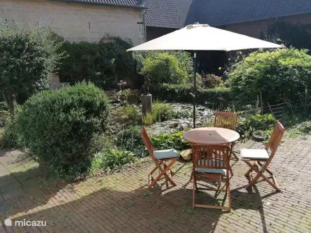 vakantiehuis huren in Nederland, Limburg, Klimmen – Hof Caerdebeeck - De Bron 's Ochtends een gezellig ontbijtje aan de vijver? Vanaf 8.00 uur zon.