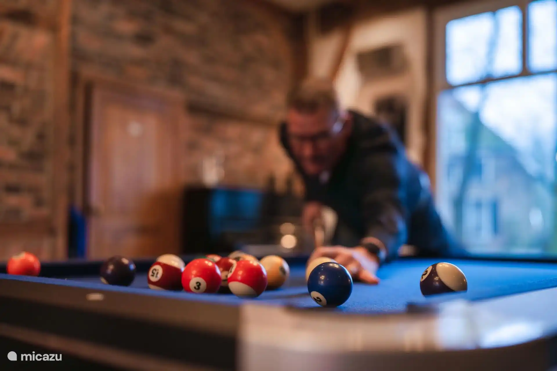 Großer Billardtisch und Tischfußball