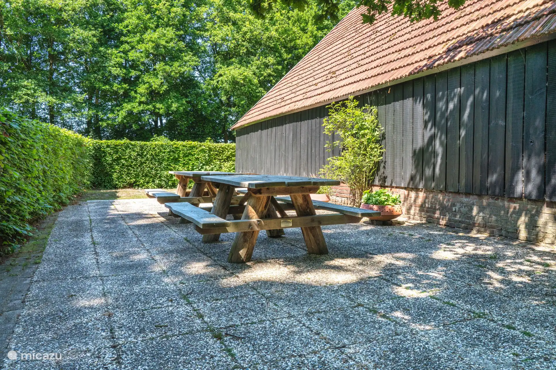 Große Terrasse mit großzügigem Sitzbereich