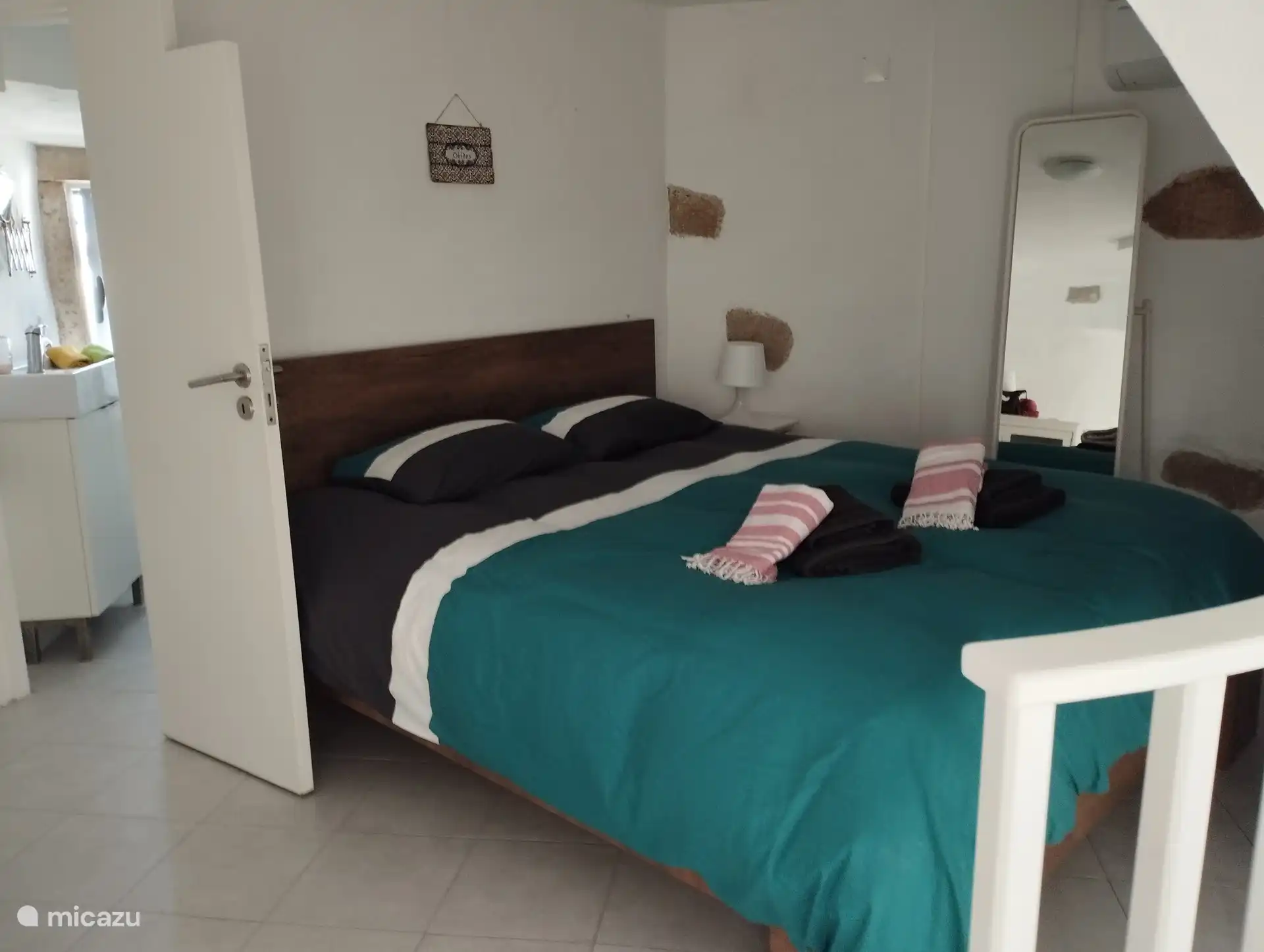 2. Schlafzimmer mit Dusche, WC, Waschbecken