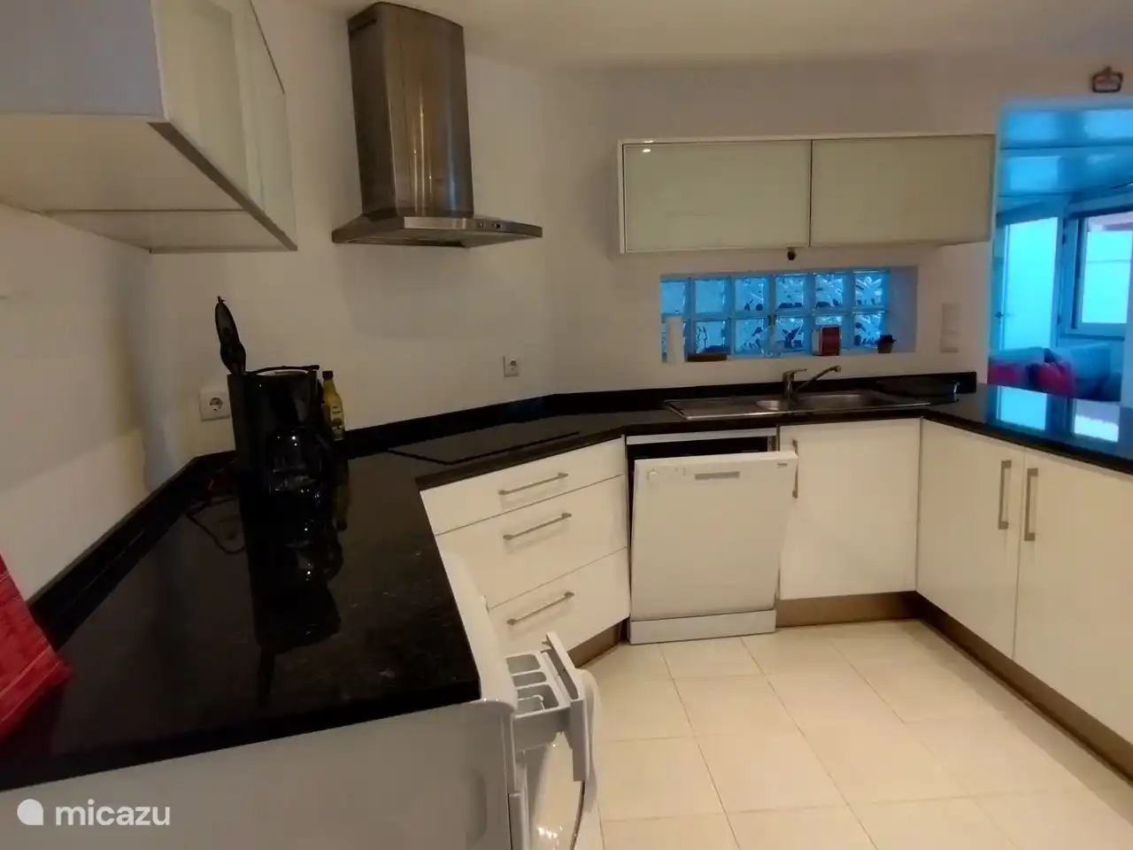 Voll ausgestattete Küche