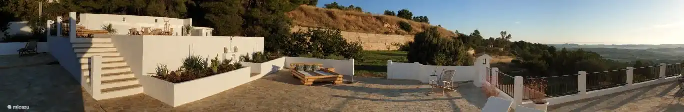 Terrasse und Zugang zum Obstgarten