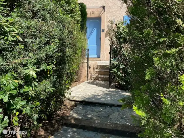 Smit France | France, Côte d'Azur, Sainte-Maxime - maison de vacances Chemin vers la porte d'entrée