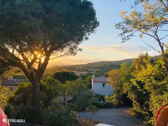 Smit France | France, Côte d'Azur, Sainte-Maxime - maison de vacances vue de la terrasse latérale